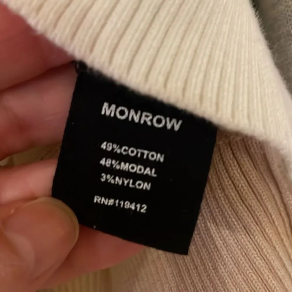 Monrow Neutral Colorblock Crew Neck Sweater - Picture 6 of 9